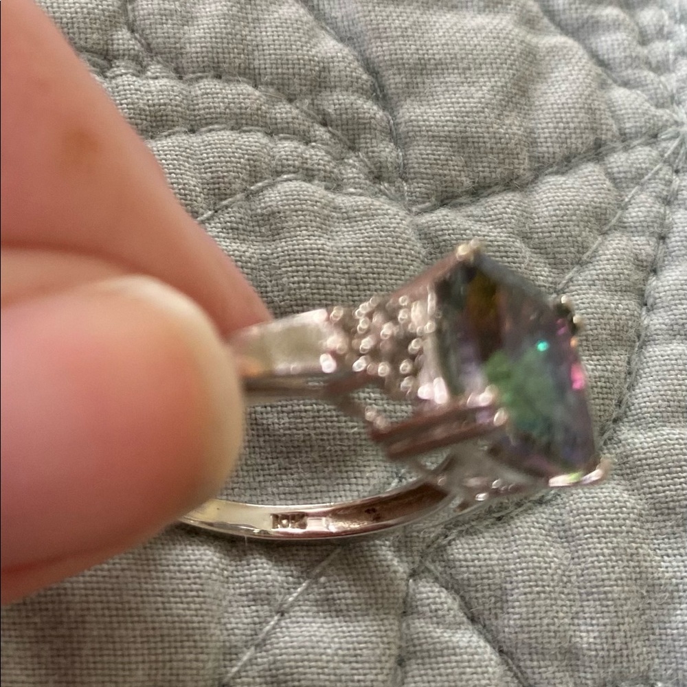 SOLD 🌈 Mystic Topaz ring set in white gold setting. Diamonds around. - Picture 2 of 6